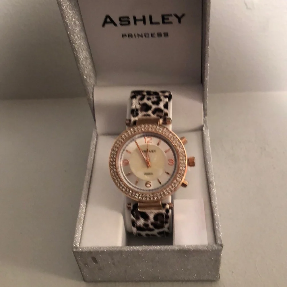 Ladies Wrist Watch - Picture 2 of 11